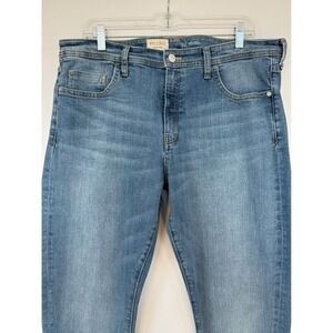 Anthropologie Pilcro Boyfriend Denim Jeans Med Wash Straight Size 32 *Actual 34